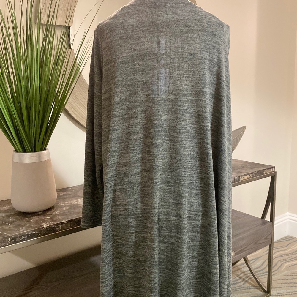 LulaRoe Sarah - Picture 2 of 3